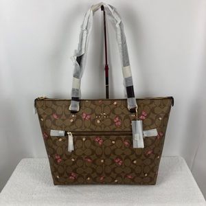 💚SOLD💚 Coach Tote In Signature Canvas Butterfly